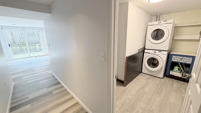 2 Glenbrook Ln