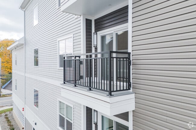 2BR, 2BA - 1,140SF - Balcony