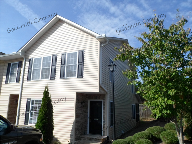 "Spacious 3-Bedroom Townhouse with 2.5 Bat... - "Spacious 3-Bedroom Townhouse with 2.5 Bat...