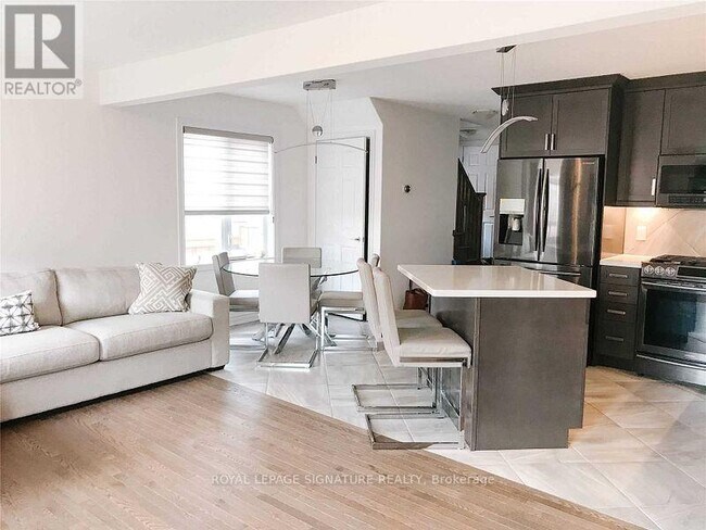 Photo - 124 Parkinson Crescent