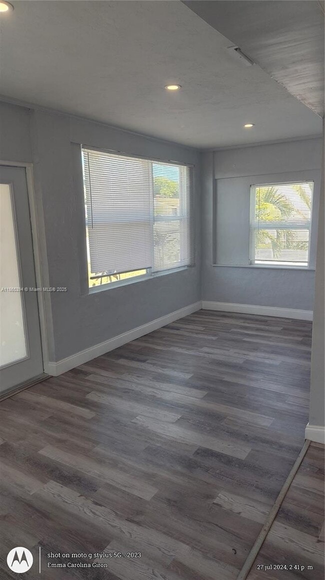 Photo - 173 W 16th St
