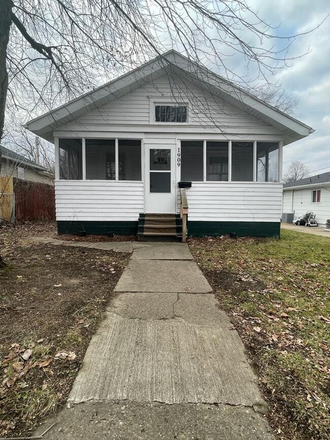 Building Photo - 1909 S Brookfield St