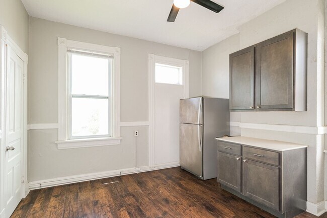 2821-2823 Henrietta Place