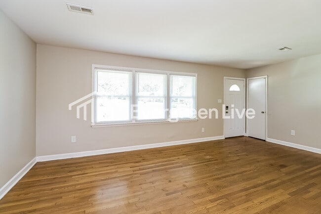 Photo - 1639 Vancouver Dr