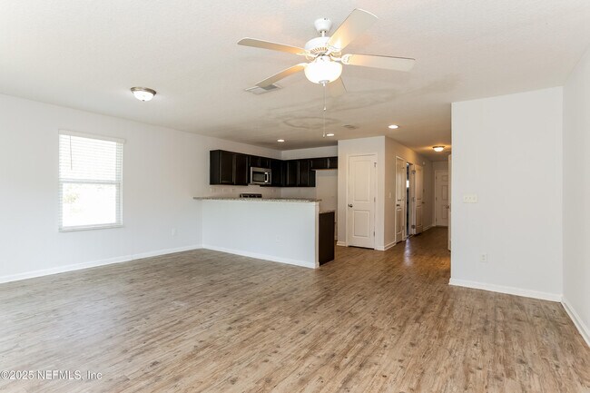 Photo - 522 Eiseman Wy