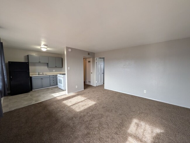 Photo - 1588 Lansing St