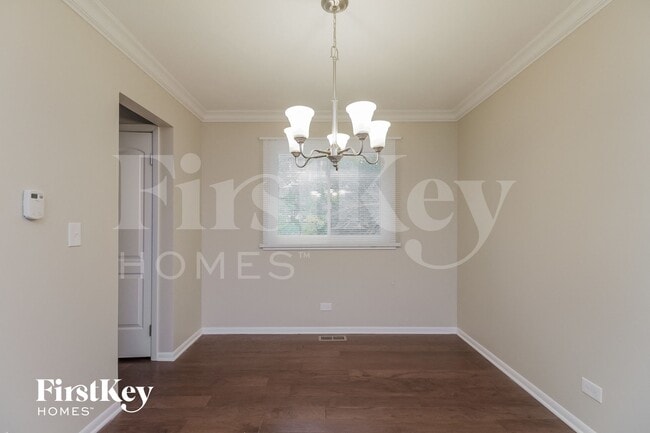 6S124 Lakewood Dr