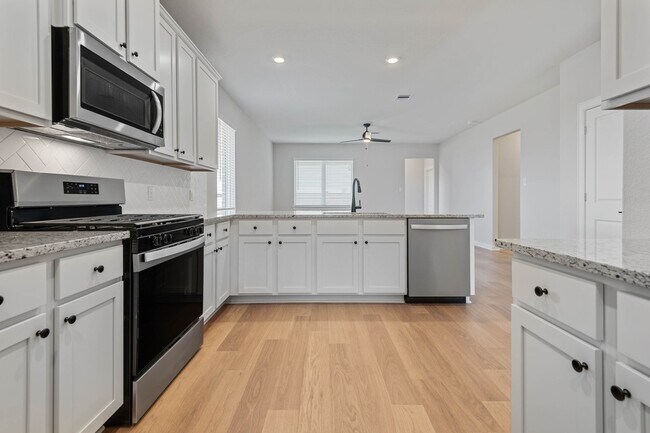 Photo - 1027 Rosewood Trl