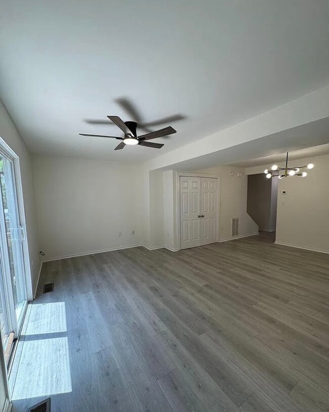 Photo - 723 Hemlock St