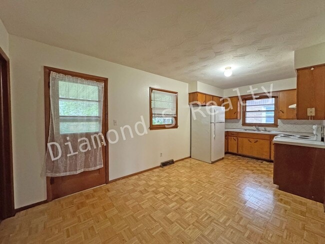 Photo - Great Location - 3 Bedroom/1 Bath Home for Lease!