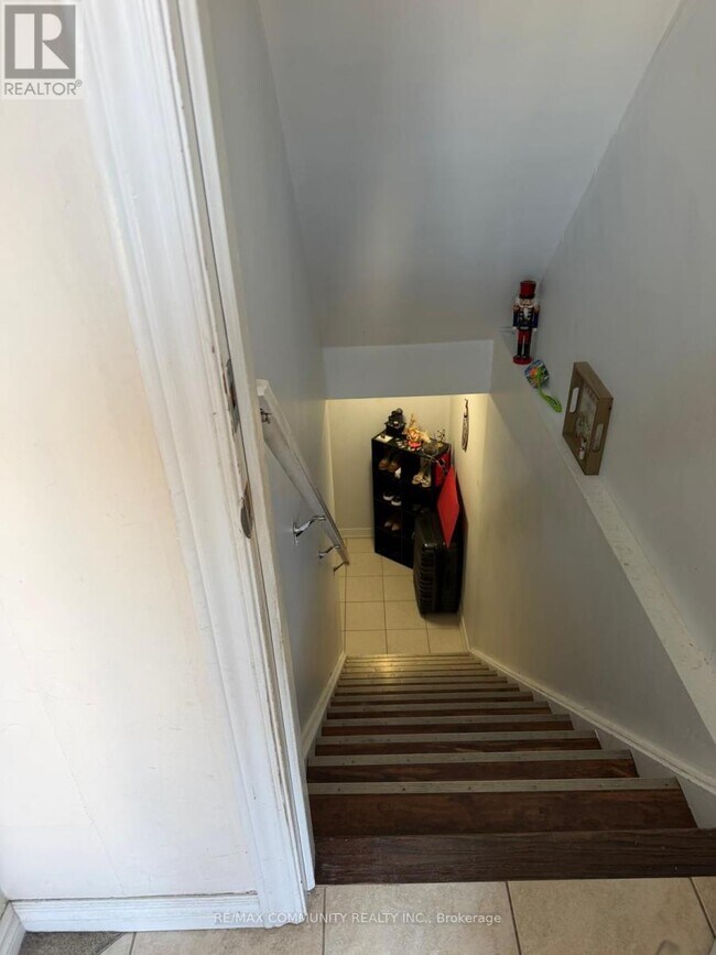 Photo - 8 Terry Fox St