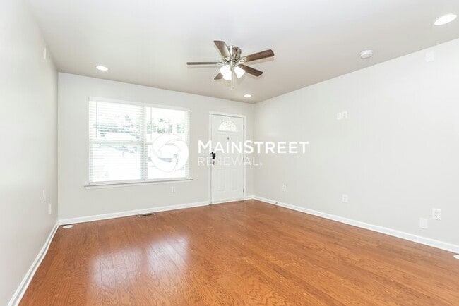 Photo - 3 Bedroom Pet-Friendly Home in NASHVILLE, TN with Main Street Renewal