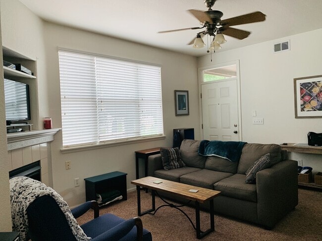 Photo - Beautiful 2 bed, 2 bath condo with 1 car garage and easy access to I-25 Unit 103