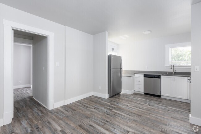 Unit 5 - Murray House Apartments