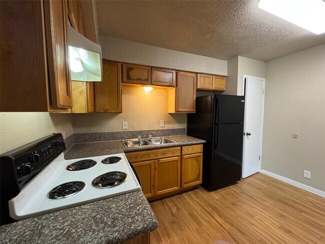 4902 W Wind Trail