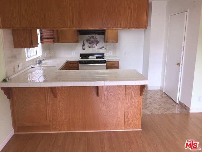 Photo - 5822 Harold Way Unidad D