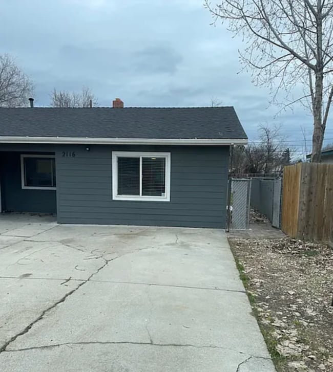 Building Photo - 2116 S Longmont Ave
