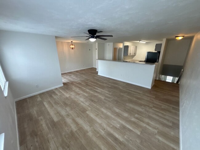 Photo - 2 Bedroom 2 1/2 bath in the Lakes Townhome...