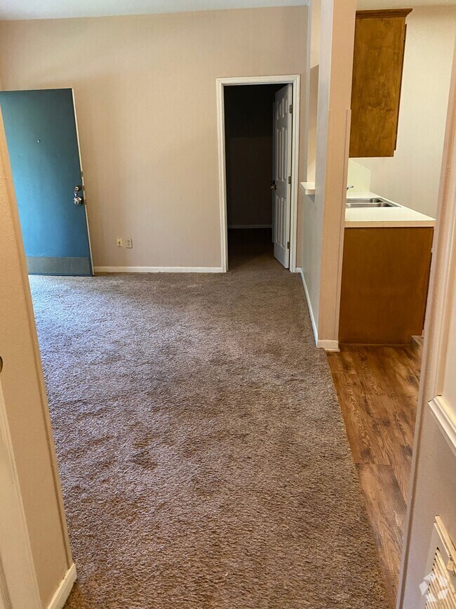 Building Photo - Monthly Paid Rent Unit 40 Rental