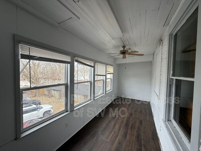 Photo - 1021 E Walnut St Unit #2