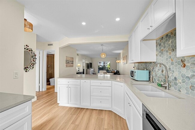 Photo - 2731 NE 14th Street Causeway Unidad 421