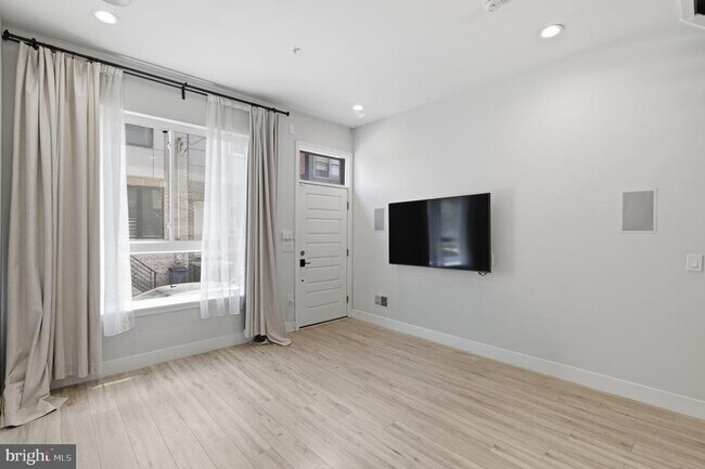 Photo - 1448 N Myrtlewood St