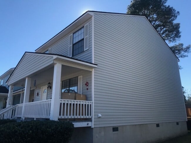 Building Photo - For Rent