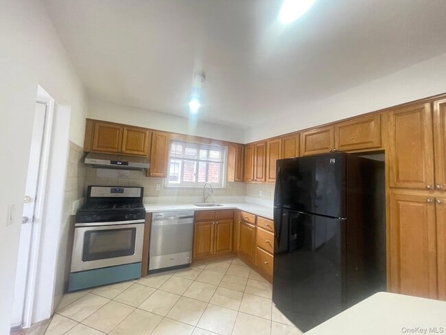 43-16 223rd St Unidad 2nd Floor