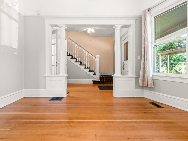 Building Photo - 5 bedroom, 2 bath in North Portland - Bois... Rental
