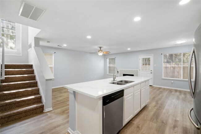 Photo - 38 N Walden Elms Cir