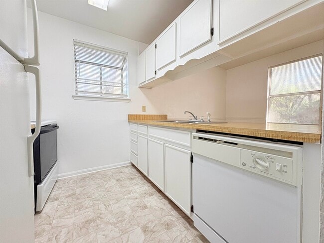 Photo - 1810 Sylvan Ct