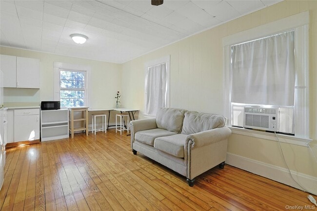 Photo - 105 S Broadway Unit 6