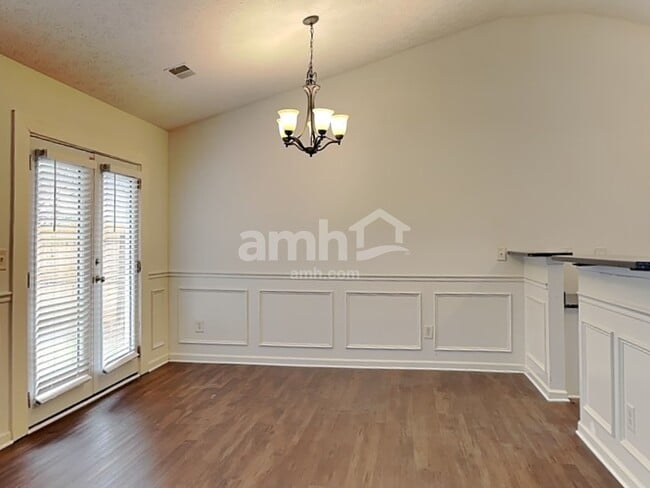 Photo - 558 The Blvd