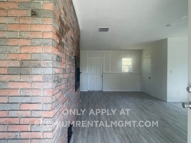 Photo - 703 Gotts Rd