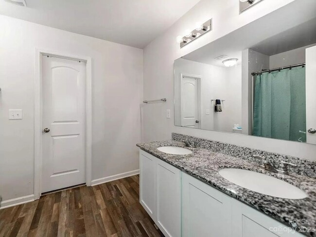 Photo - 1016 Amberlight Circle