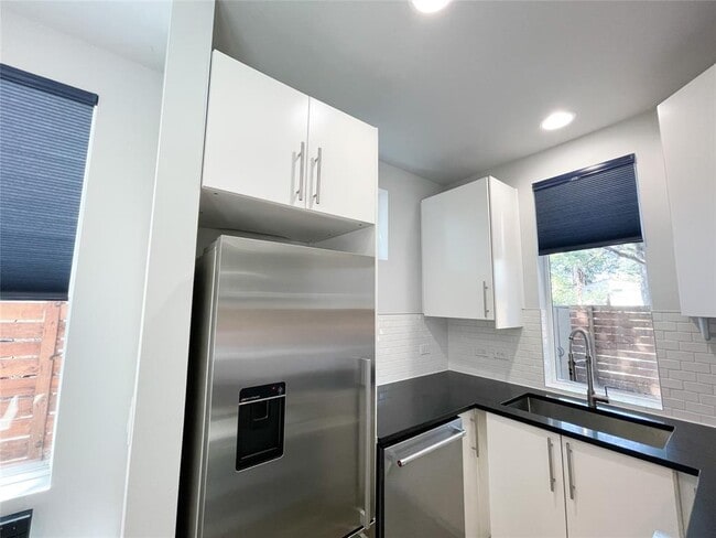 Photo - 2105 Haskell St