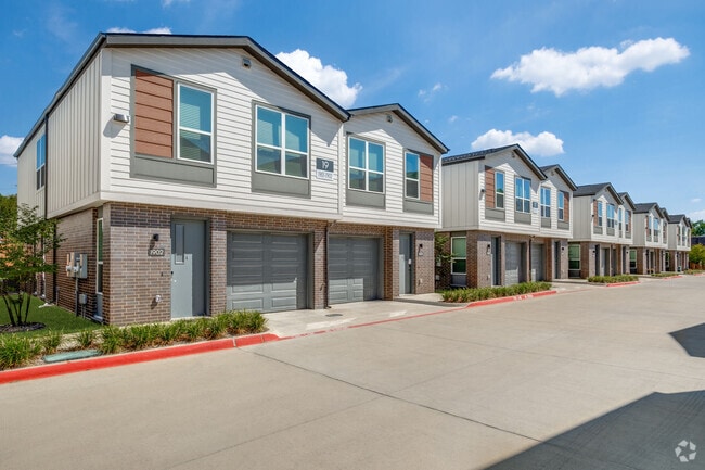 Building Photo - Eastlake Residences Rental