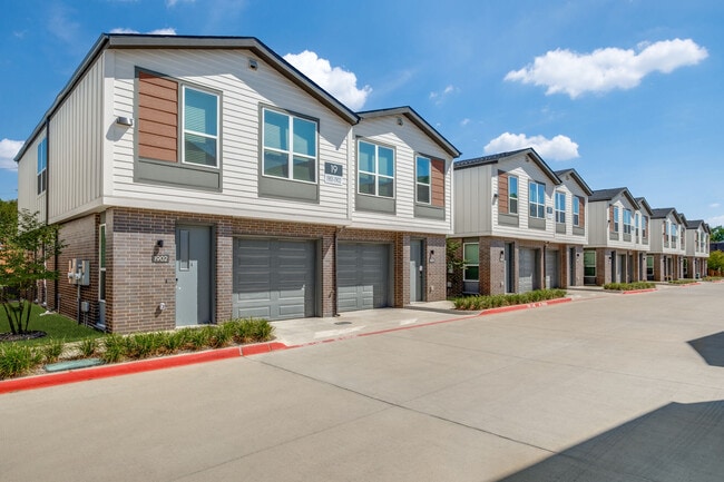 Photo - Eastlake Residences Apartments