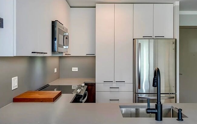 Pantry and leathered quartz countertop and backsplash - 3100 N Lake Shore Dr Unit 805 The Darien