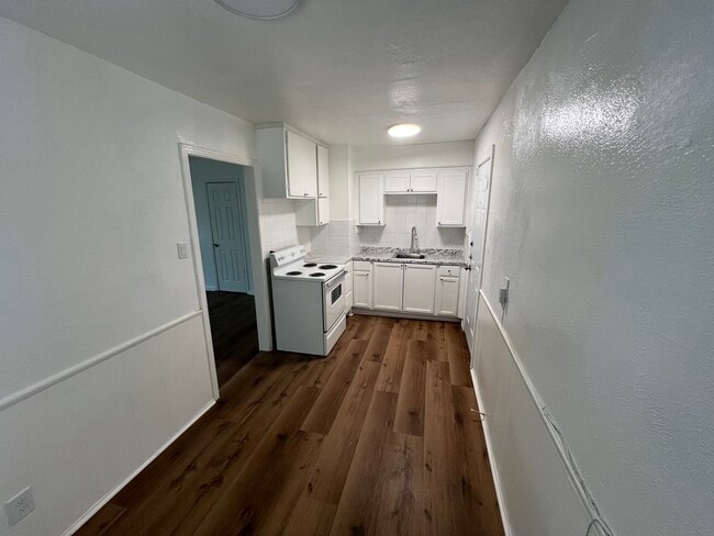 Kitchen and dining area - 2805 Carter St
