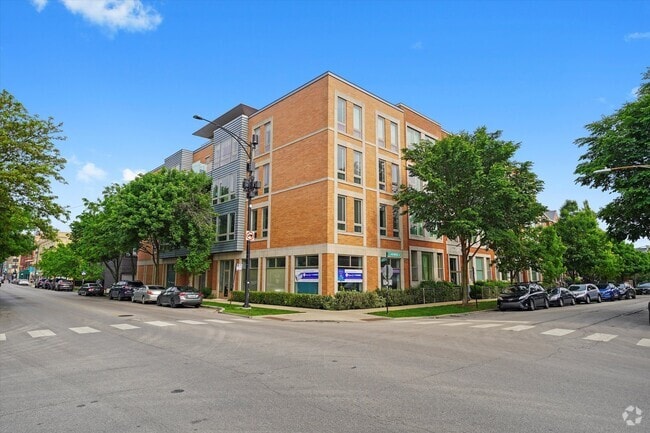 Building Photo - 2755 N Lakewood Ave Unit 1N Rental