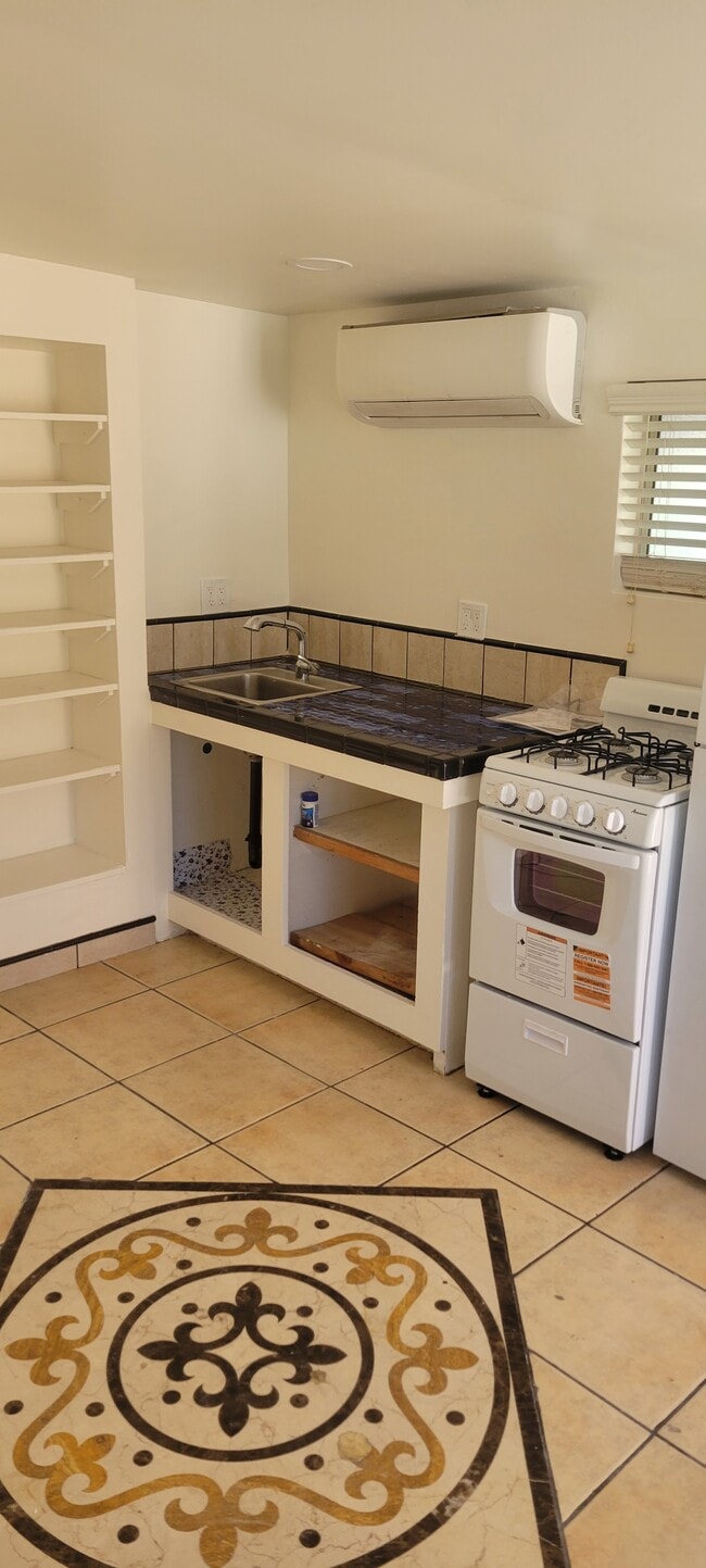 Photo - 1430 Peach Ave