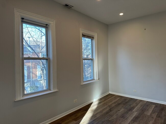 Photo - 2451 N Marshfield Ave Unit 2F