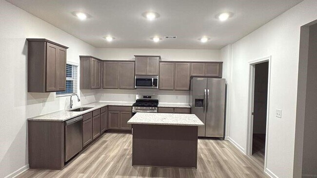 Photo - 576 River Run Dr