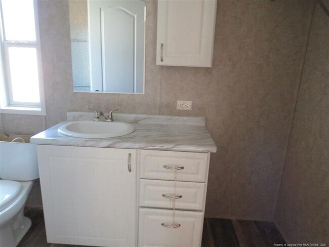 1638 Buzz Dr