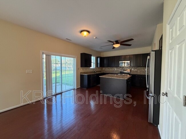 Photo - 13 Hampshire Glen Pkwy