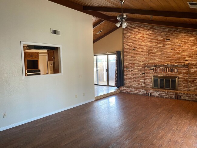 3710 W Sunnyside Ct