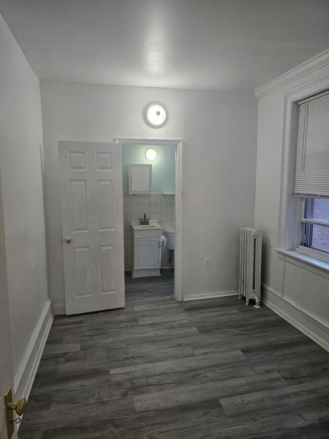 Building Photo - 1673 Harrison St Unit 2nd Floor - Front