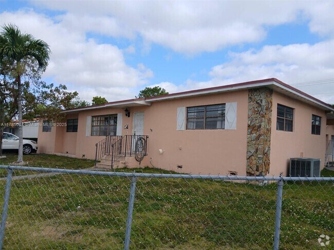 Building Photo - 8205 SW 39th St Unit 2 Rental