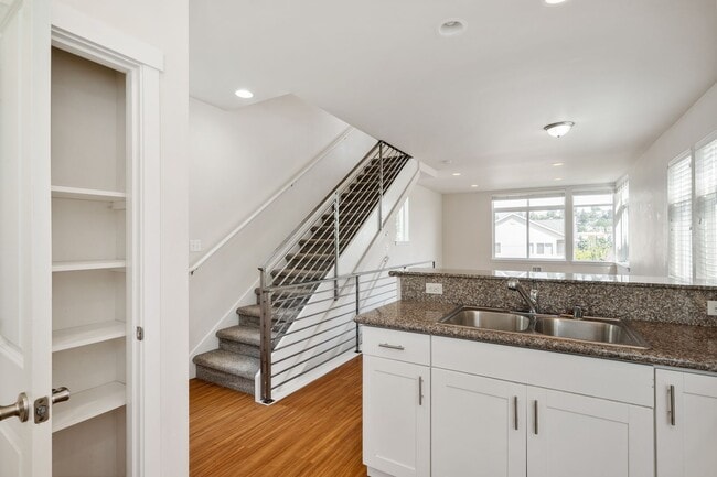 Building Photo - 3027 21st Ave W Unit 3025A